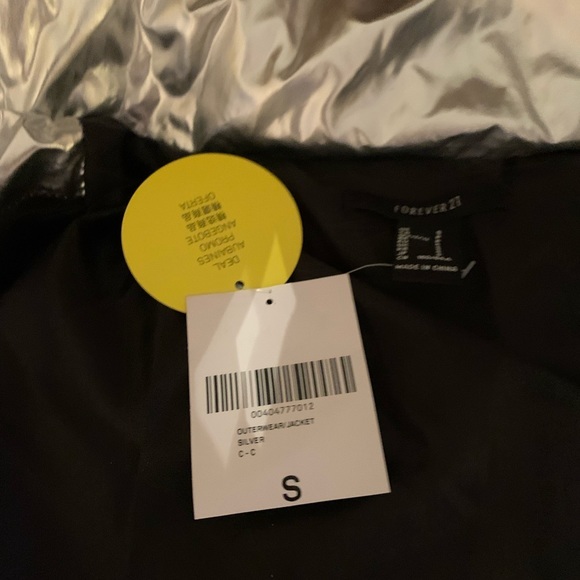 Forever21 Silver Puffer Jacket NWT Size S - Picture 6 of 7